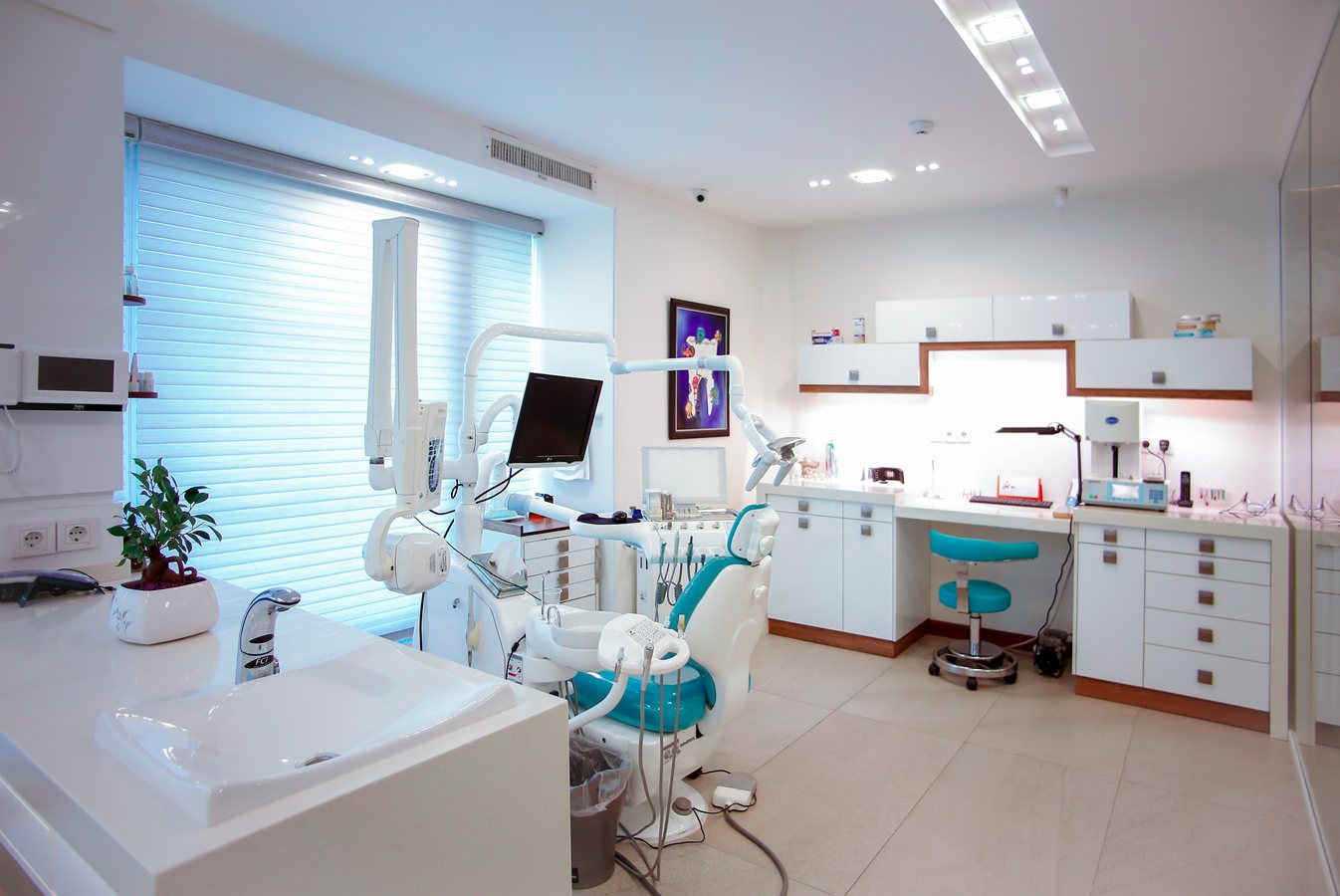 Оборудование Dentsply Sirona в стоматологии BY Esthetics, Ташкент